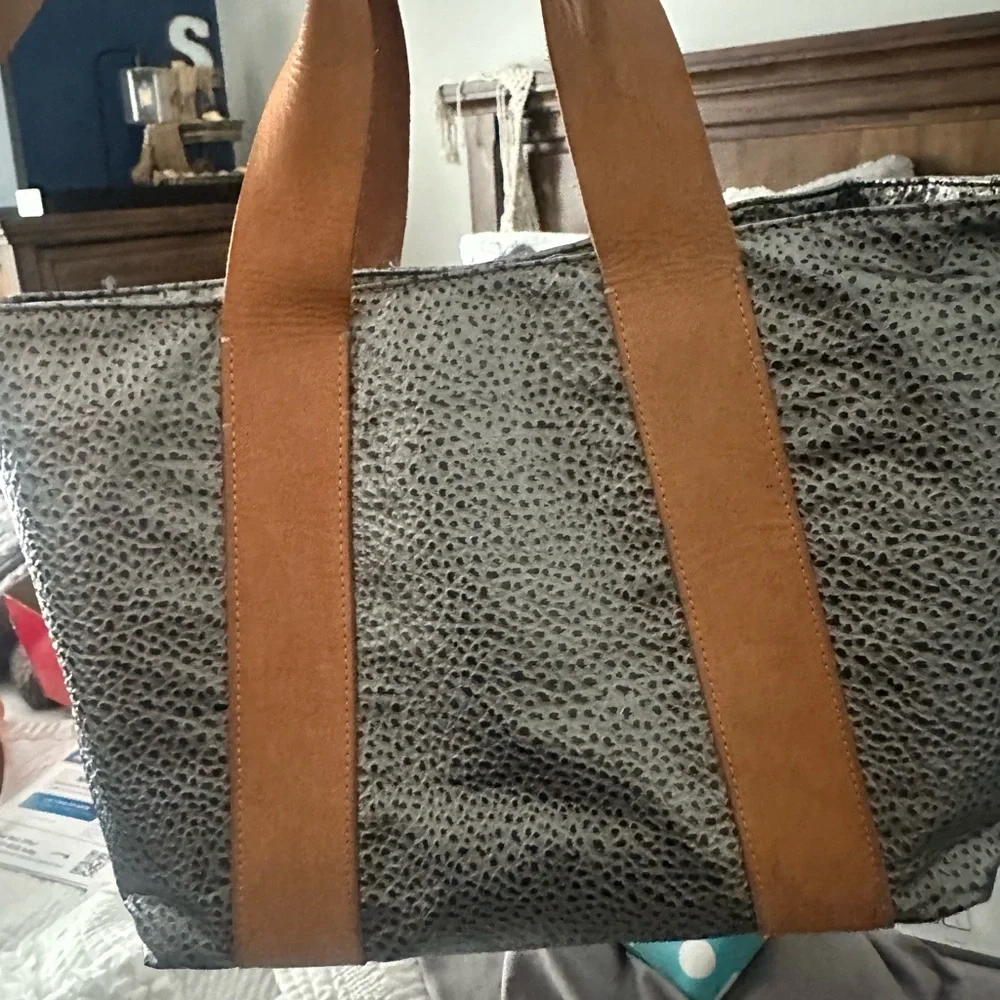 Consuela Crossbody - Picture 3 of 4